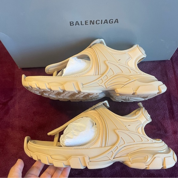 Balenciaga Thong Sandals in Beige - Picture 5 of 16
